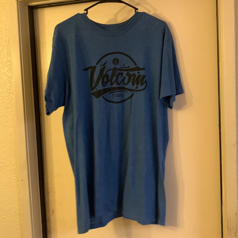 VOLCOM LARGE T SHIRT